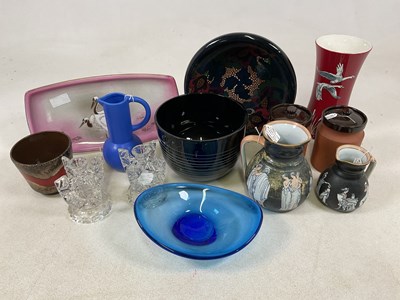 Lot 300 - A quantity of ceramic and glass ware,...