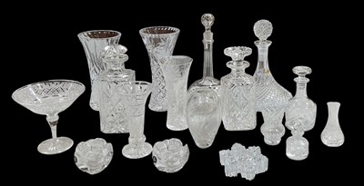 Lot 598 - A small quantity of assorted cut and crystal...