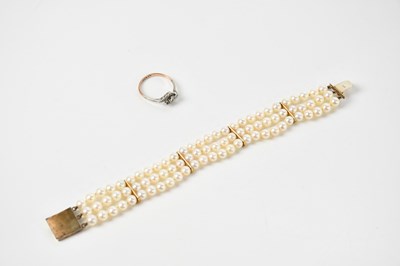 Lot 482 - A 9ct gold and silver three stone dress ring,...