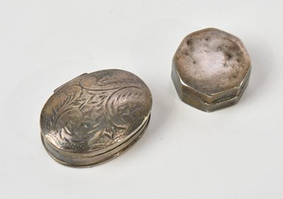 Lot 2134 - I T; a George III hallmarked silver octagonal...