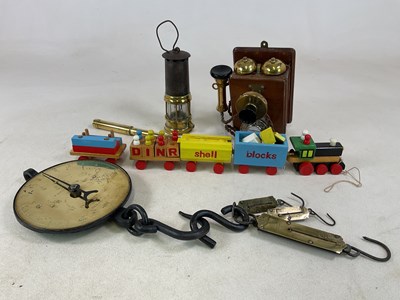 Lot 204 - A group of metalware including a vintage...