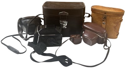Lot 352 - Various cameras and equipment, including a...