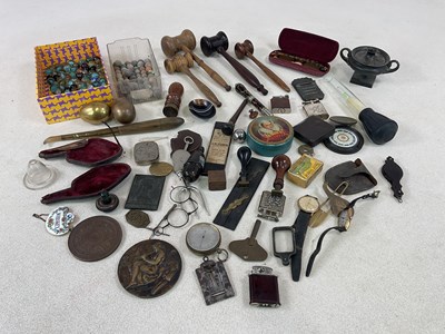 Lot 15 - An interesting group of small collectors'...