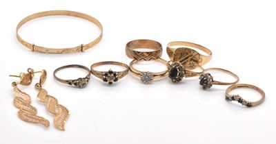 Lot 486 - A 9ct yellow gold signet ring, size Z, seven...