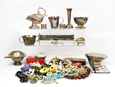 Lot 488 - A group of silver plated items, to include a...