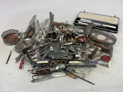 Lot 410 - A quantity of silver plated cutlery and other...