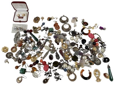 Lot 1559 - A quantity of modern and vintage earrings.
