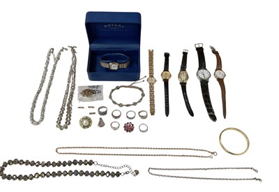 Lot 1533 - Various items of costume jewellery including a...