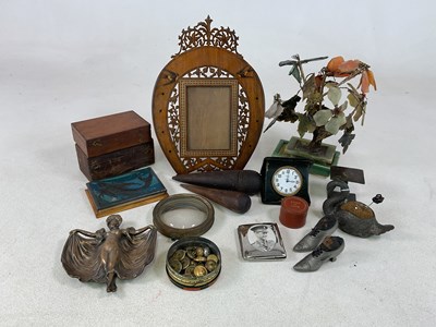 Lot 28 - A group of collectors' items, including an...