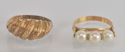 Lot 1239 - A yellow metal ring set with three cultured...
