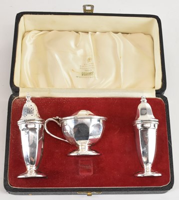 Lot 1108 - VINERS LTD; a cased Elizabeth II hallmarked...
