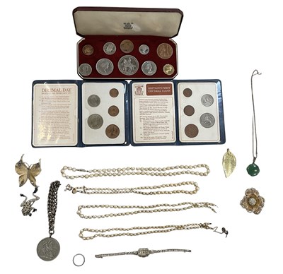 Lot 1676 - An Elizabeth II 1953 Coronation ten coin set, '...