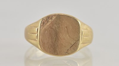 Lot 1291 - A 9ct gold signet ring with blank table, size...
