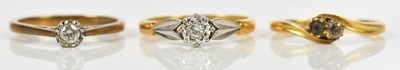 Lot 439 - An 18ct yellow gold illusion diamond set...