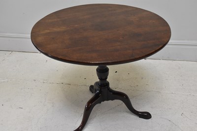 Lot 1217 - A George III mahogany circular tilt-top table...