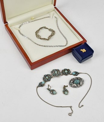 Lot 156 - A white metal fine link necklace stamped Italy...