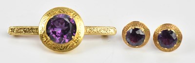 Lot 67 - An Indian yellow metal and amethyst set suite...