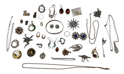 Lot 1562 - Various items of modern and vintage costume...