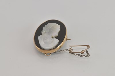 Lot 1473 - A late 19th/early 20th century oval cameo...