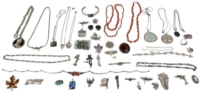 Lot 1553 - A selection of modern and vintage costume...