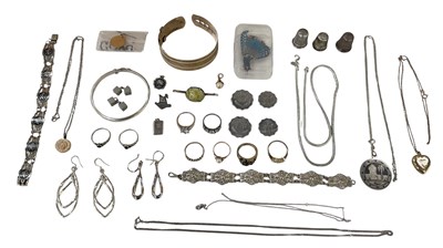 Lot 1554 - Various items of silver, yellow metal and gold...