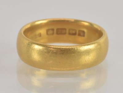 Lot 1228 - A 22ct yellow gold wedding band, size P,...