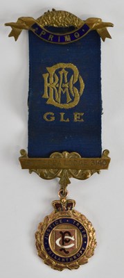 Lot 1197 - A 9ct yellow gold Masonic jewel, 'Justice,...