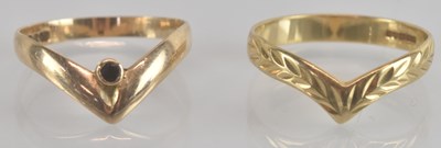 Lot 1293 - Two 9ct yellow gold wishbone rings, both size...