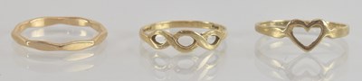 Lot 1294 - Three 9ct yellow gold dress rings, two size N...
