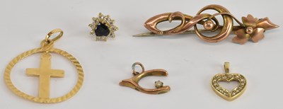 Lot 1204 - A 9ct yellow gold bar brooch, length approx...