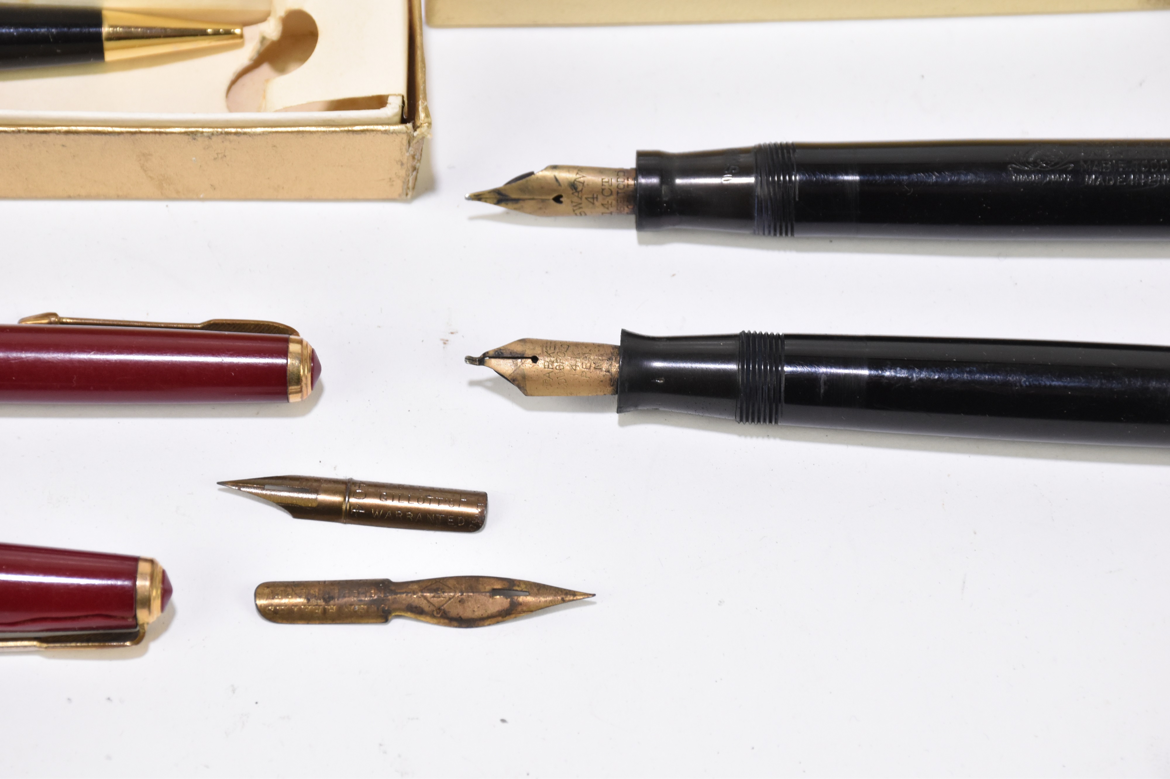 Lot 80 - PARKER; a fountain pen with 14K nib