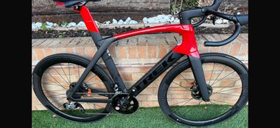 Lot 67 - 2022 Trek Madone SLR L/58, road carbon fibre...