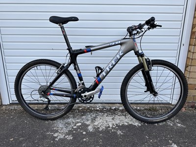 Lot 68 - 2016 Trek Mountain Bike M/54, mountain carbon...