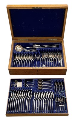 Lot 1001 - An early 20th century oak cased part twelve...
