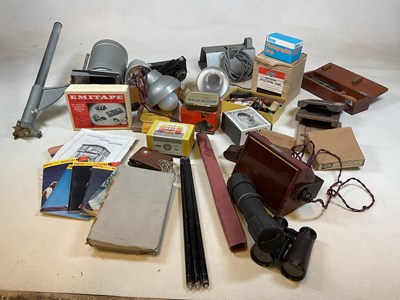 Lot 118 - one box of various photographic equipment,...