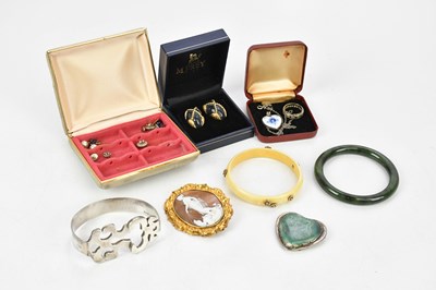Lot 137 - A collection of costume jewellery including...