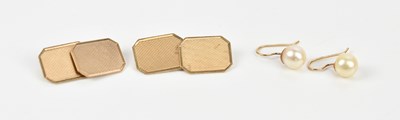 Lot 171 - A pair of 9ct yellow gold cufflinks with...