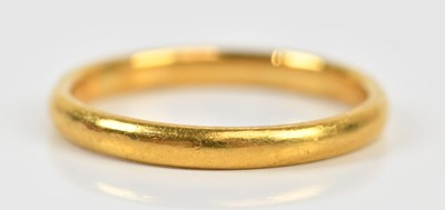 Lot 427 - A 22ct yellow gold wedding band, size T,...