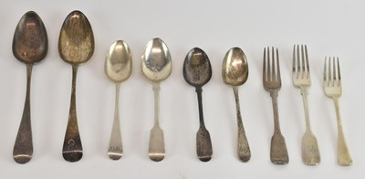 Lot 1058 - Nine items of 18th and 19th century hallmarked...