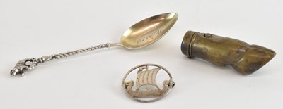 Lot 316 - A small brass vesta case in the form of a hoof,...