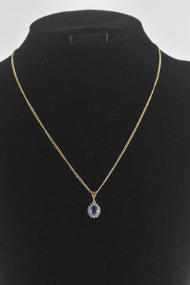 Lot 1426 - A 9ct gold dainty link necklace with hoop...