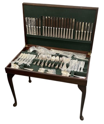 Lot 1002 - A modern twelve setting gilt tooled leather...