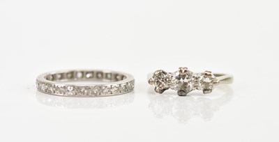 Lot 493 - An 18ct white gold and platinum three stone...
