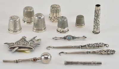Lot 1138 - Thirteen items of small hallmarked silver,...