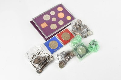 Lot 1133 - A small quantity of assorted coins including a...