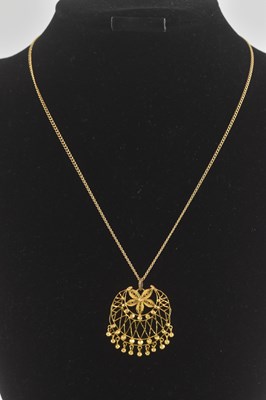 Lot 1389 - An Indian yellow metal necklace pendant in...