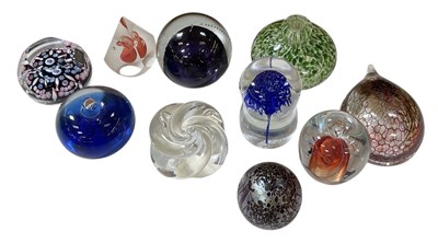 Lot 594 - A collection of ten assorted paperweights,...