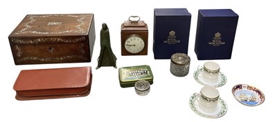 Lot 310 - A group of collectors' items including a...