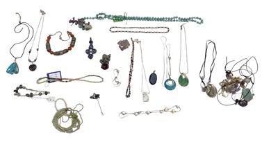 Lot 1549 - A quantity of assorted costume jewellery...