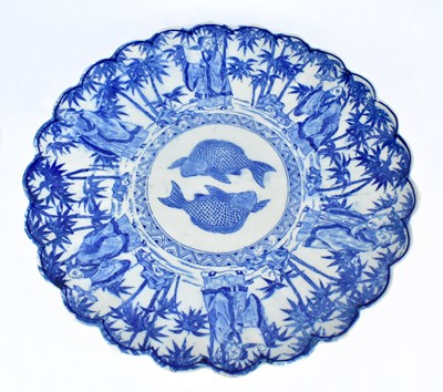 Lot 638 - An early 20th century Japanese blue and white charger